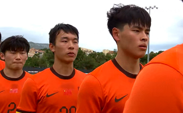 1-0超级大冷!中国男足扬眉吐气,掀翻哥伦比亚,3轮6分登上榜首|中国队|依合散|刘佳乐|依合散·依拉木|艾力尼扎尔_新浪体育_新浪新闻